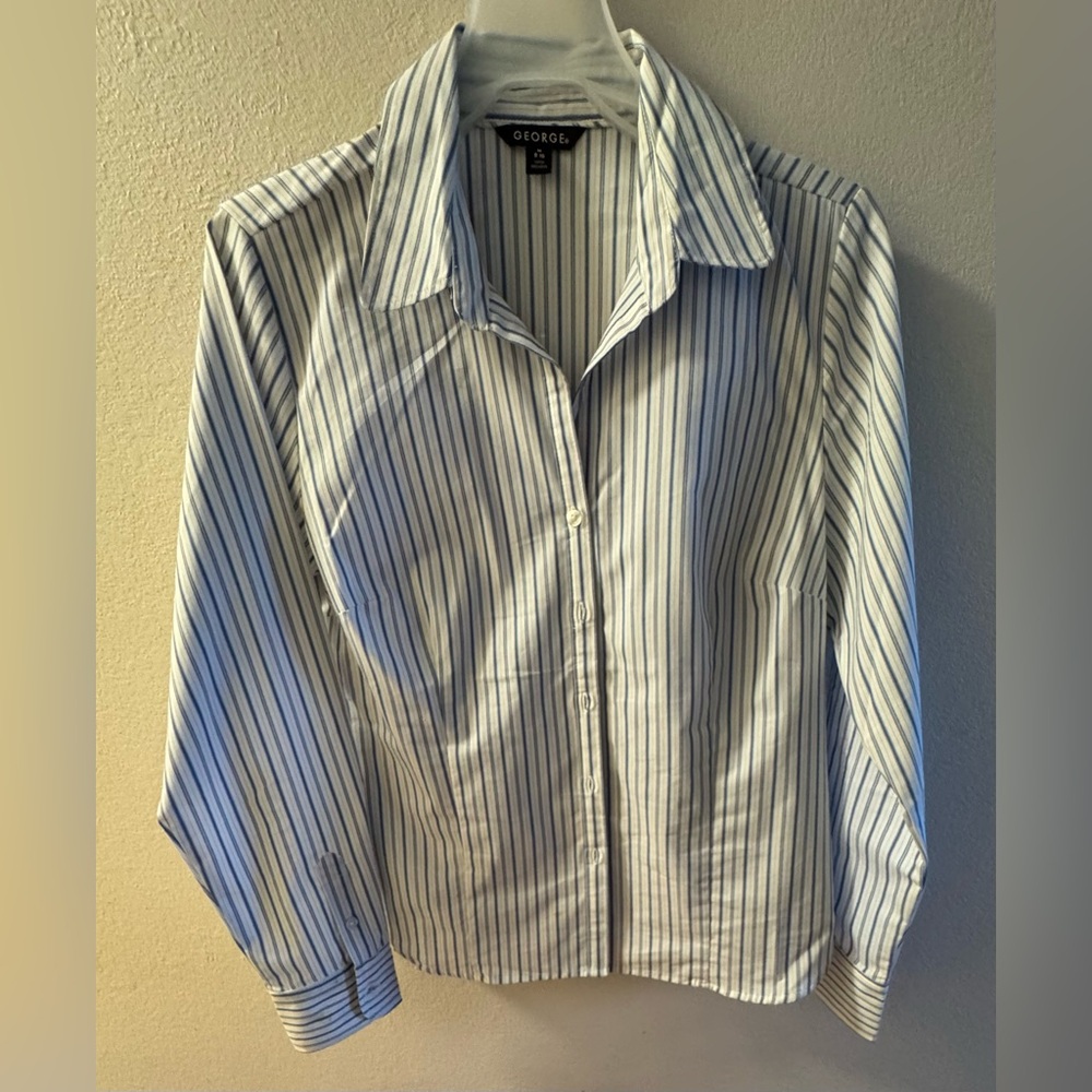George Women’s White Blue Pinstripe Business Top Blouse Size Medium Button Cuffs